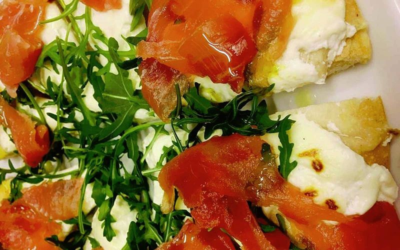 Pizza with thinly sliced tuna and burrata cheese